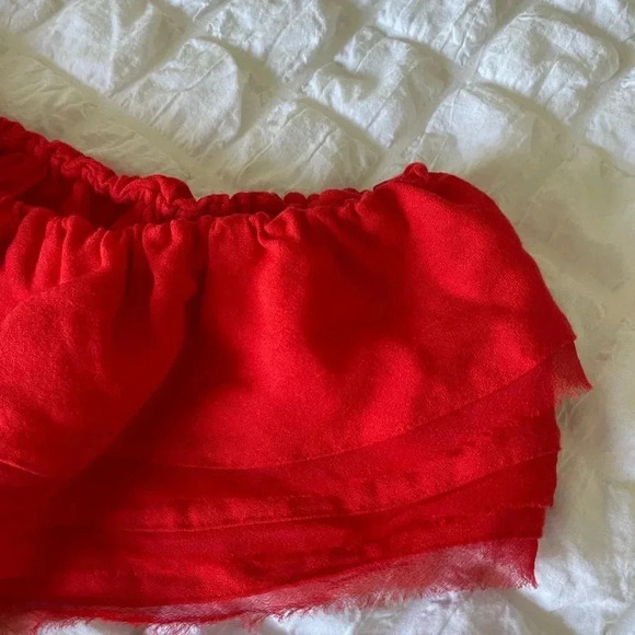 Alice + Olivia red off the shoulder ruffle crop top - Picture 3 of 7